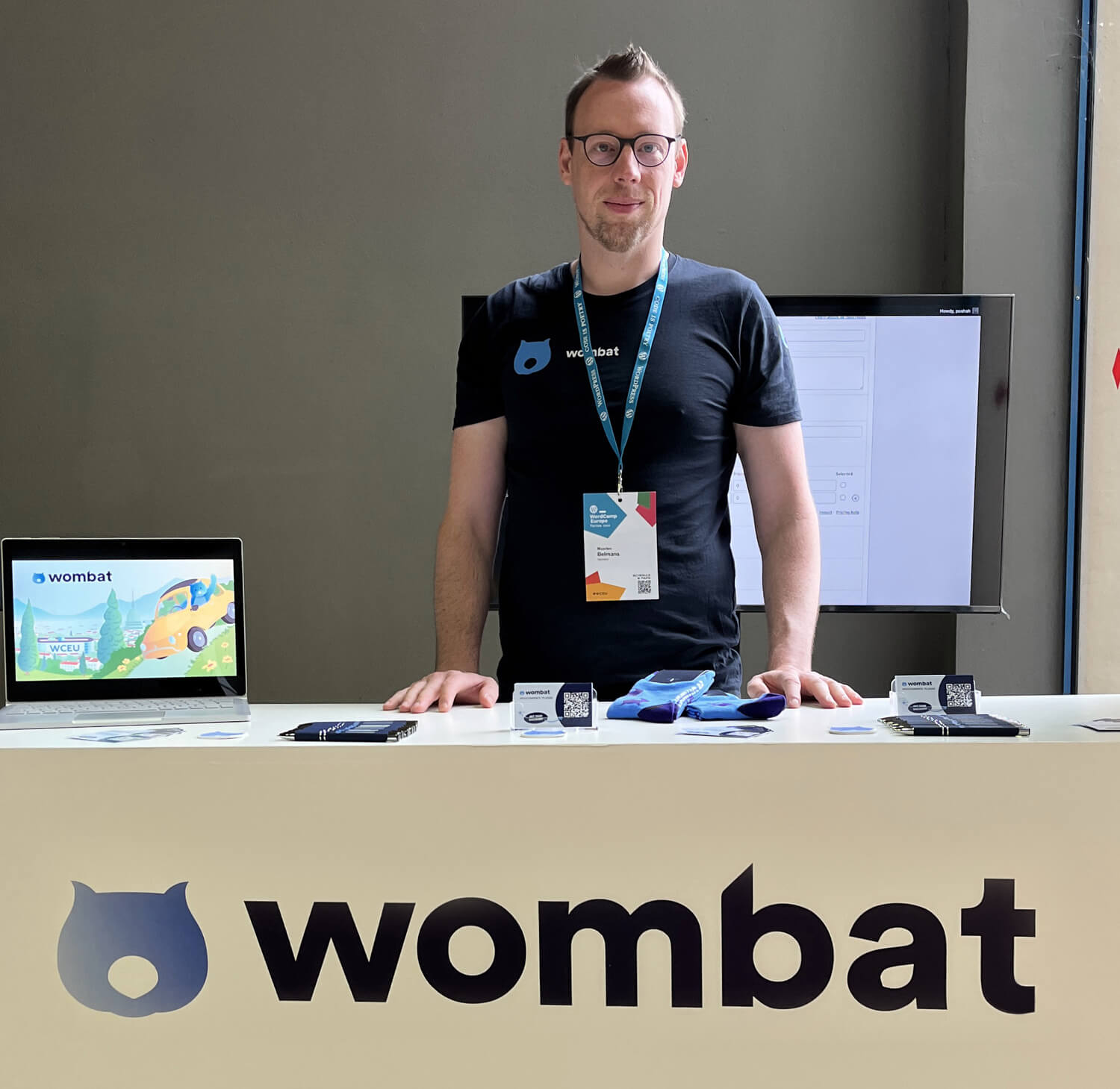 Maarten standing behind Wombat Plugin's booth at WCEU 2024